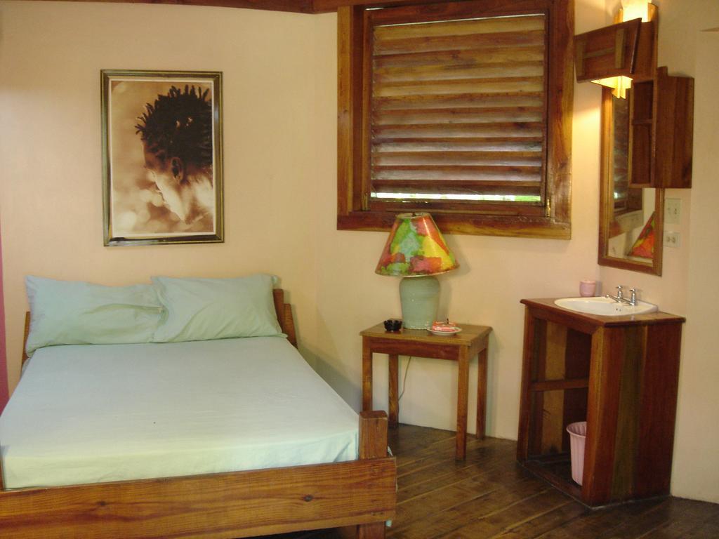 Whistling Bird Hotel Negril Kültér fotó